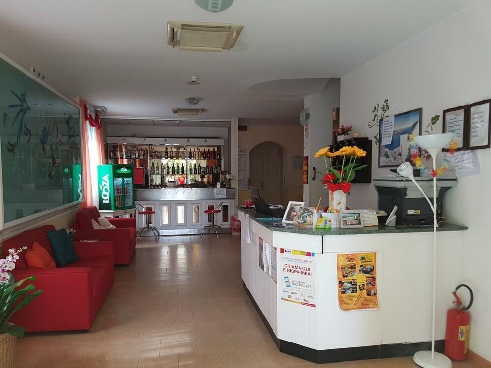 Hotel Criss Rimini Exteriör bild