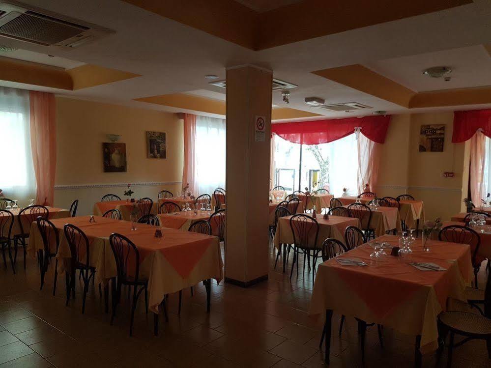 Hotel Criss Rimini Exteriör bild